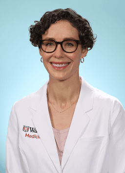 Amber Leis, fellowship faculty at WashU Medicine Division of Plastic and Reconstructive Surgery