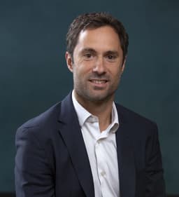 Antoine Gerometta, fellowship faculty at Clinique du Sport