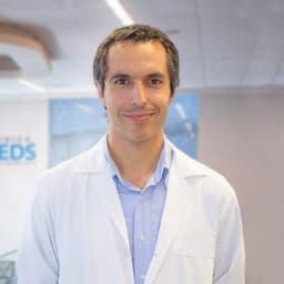 Ariel Valle, fellowship faculty at Clínica MEDS
