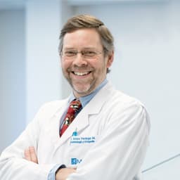Arturo Verdugo, fellowship faculty at Clínica MEDS