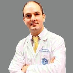 Felipe Hodgson O., fellowship faculty at UC Chile Dept. of Orthopaedics and Traumatology