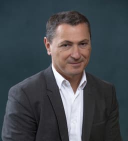 Frederic Khiami, fellowship faculty at Clinique du Sport