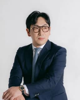 John Yun Seo Choi, fellowship faculty at Spine Ortho Clinic