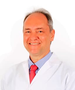 Juan Bernardo Gerstner Garcés, fellowship faculty at Clínica Imbanaco