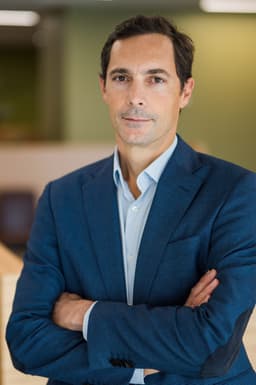 Loïc Villet, fellowship faculty at Centre de la Prothèse Hanche & Genou, Mérignac