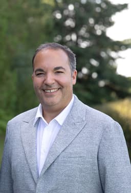 Matthew Menon, fellowship faculty at University of Alberta Division of Orthopaedic Surgery