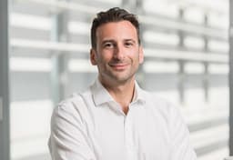 Mr Aresti, fellowship faculty at Barts Health NHS Trust