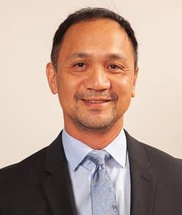 Steve Nguyen, fellowship faculty at Optimotion Adult Knee and Hip Reconstructive Surgery