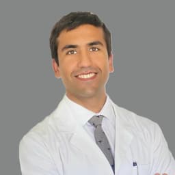 Tomás Zamora H., fellowship faculty at UC Chile Dept. of Orthopaedics and Traumatology