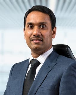 Venu Kavarthapu, fellowship faculty at King's College Hospital