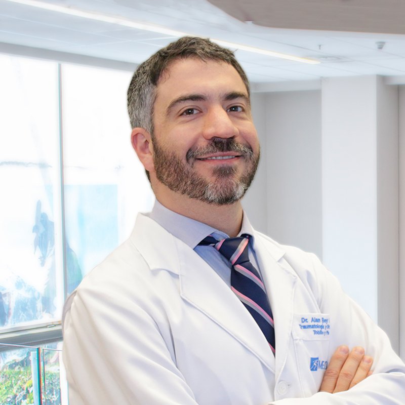 Alan Bey, fellowship faculty at Clínica MEDS