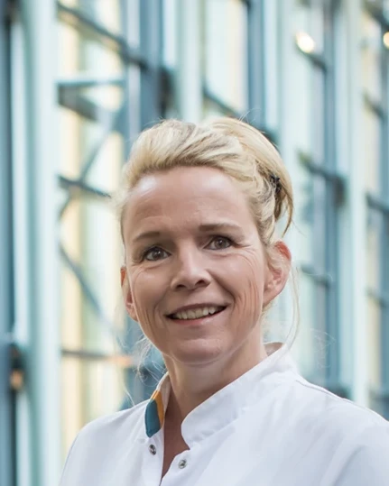 Anthranilla Leeuwesteijn, fellowship faculty at Sint Maartenskliniek