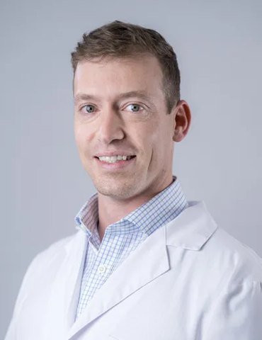 Dr. Ernesto Ewertz, fellowship faculty at Universidad de los Andes, Facultad de Medicina — Clínica Dávila
