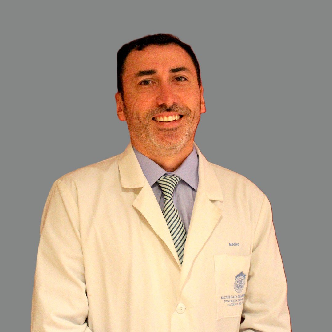 Julio Espinosa, fellowship faculty at Pontificia Universidad Católica de Chile Department of Orthopaedic Surgery