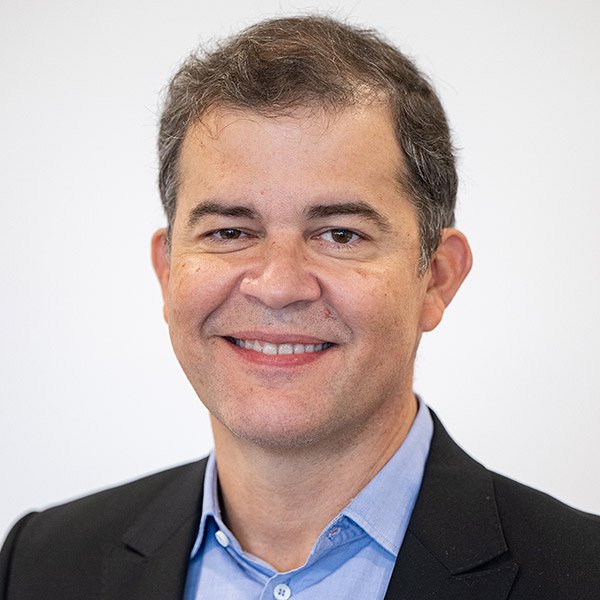 Cristiano Menezes, fellowship faculty at Columna Instituto, Hospital Vila da Serra, Biocor Rede D'Or