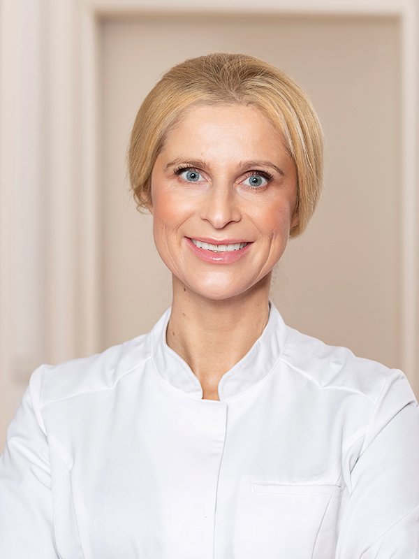 Dr. med. Dorota Böhm (Deputy head), fellowship faculty at Ortho-Mainfranken Würzburg (Deutsche Schulter- und Ellenbogenpraxis Ortho-Mainfranken Würzburg)