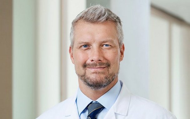 Matthias Zumstein (SECEC programme director), fellowship faculty at Orthopaedics Sonnenhof