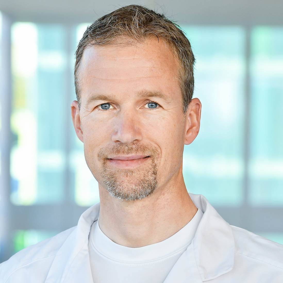 Franz Rampf (Deputy Chief; deputy training-site head), fellowship faculty at Zuger Kantonsspital (Zug Cantonal Hospital), Klinik für Orthopädie und Traumatologie