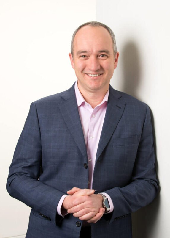 Robert Wallace, fellowship faculty at Sportsmed / Queen Elizabeth Hospital and partner hospitals