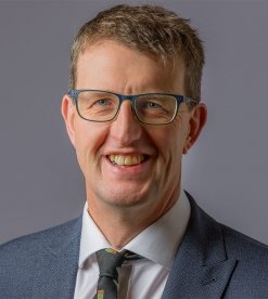 Steve Hepple, fellowship faculty at Avon Orthopaedic Centre